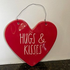 Rae Dunn - HUGS  & KISSES - heart sign